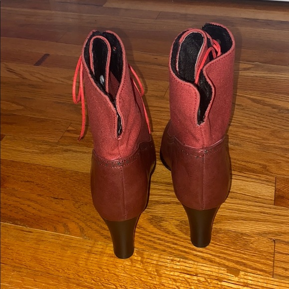 Red Lace up Heeled boots - Picture 4 of 4